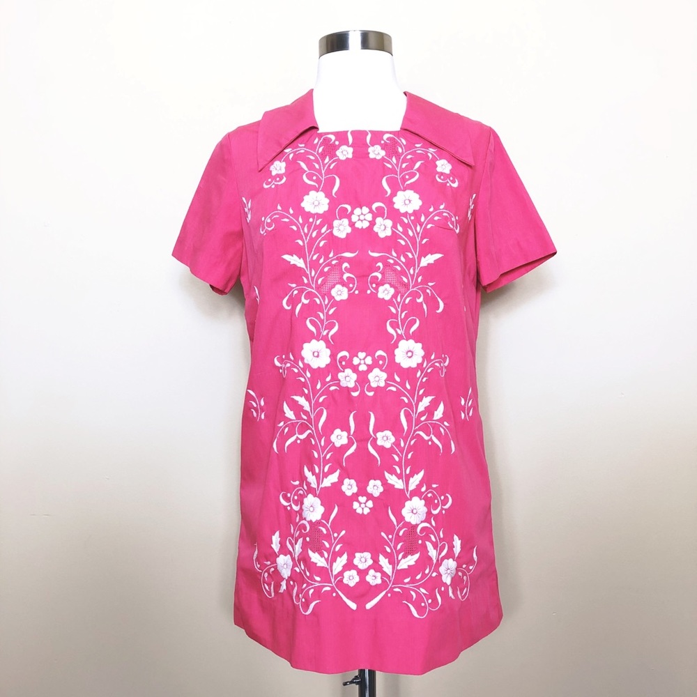 🎉HP VINTAGE 70s Pink Embroidered Floral Tunic Top